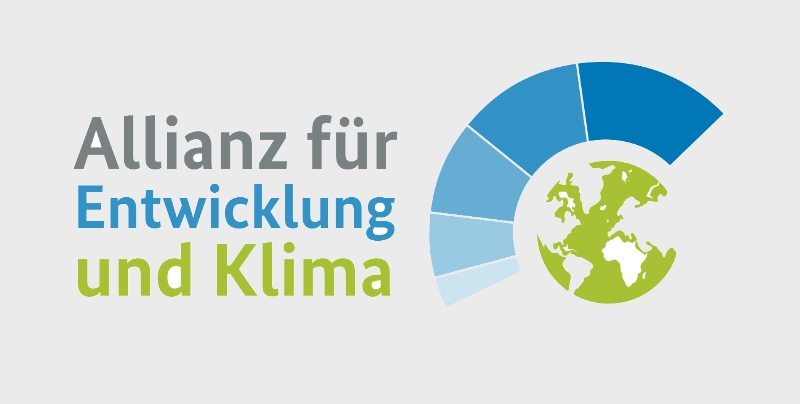 Logo-Allianz-für-Entwicklung-und-Klima_800x800_grau-1